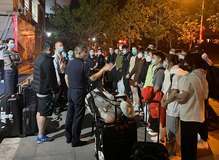 刻苦训练篮球时如何避免受伤的建议_0